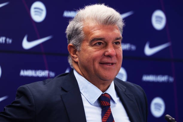 يويفا يقرر تغريم برشلونة بسبب مخالفات اللعب المالي النظيف